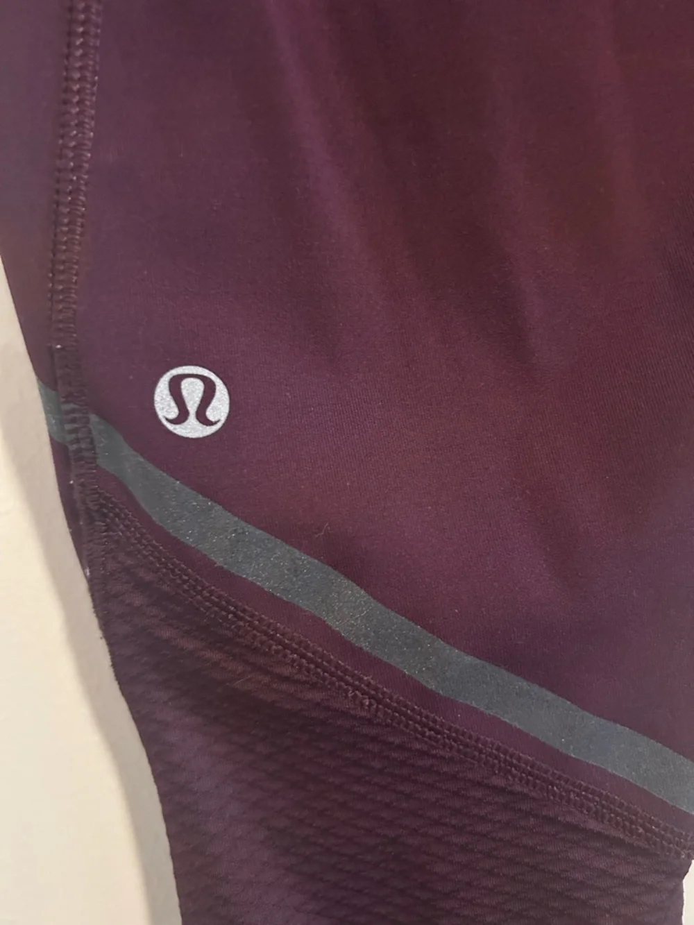 Lululemon Hop To It Crop in Bordeaux‎ Drama & Hyper Stripe Bumble Berry
